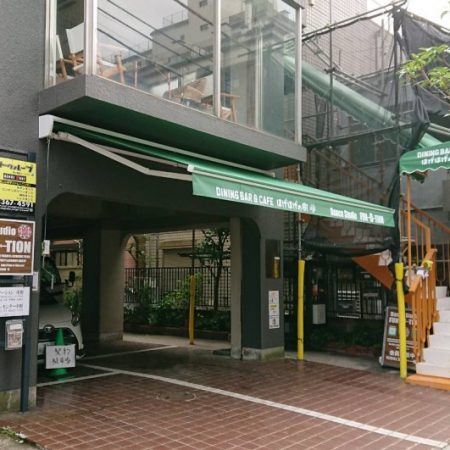 東京都中野区｜手動式オーニングテントの施工事例（店舗・軒先）