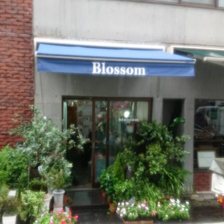 東京都中央区｜手動式オーニングテントの施工事例（店舗・軒先）