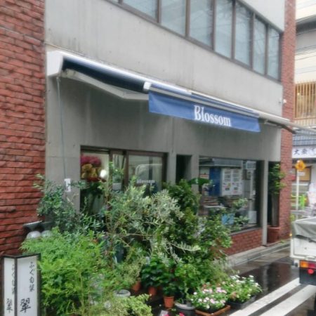 東京都中央区｜手動式オーニングテントの施工事例（店舗・軒先）